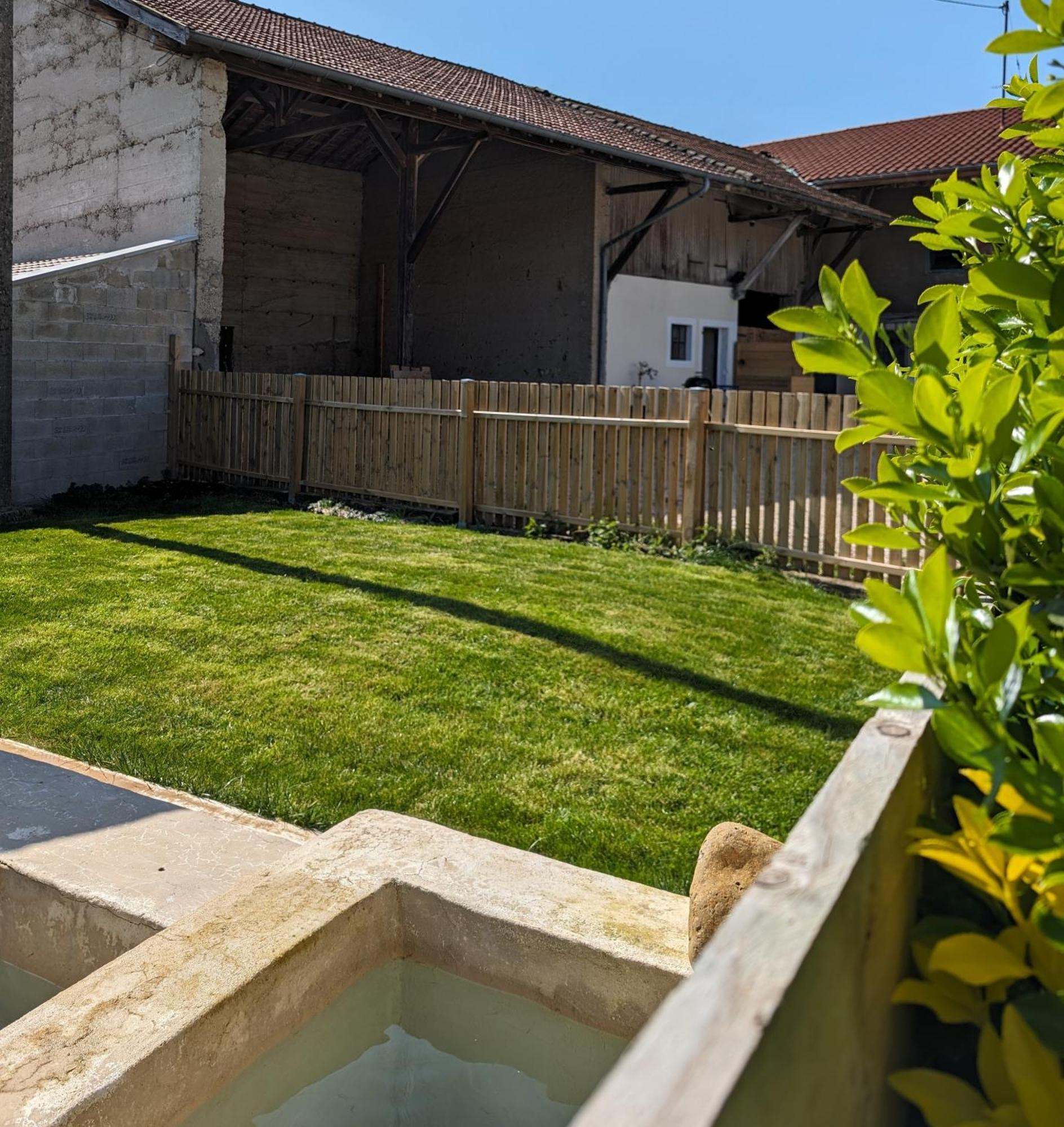 Logement - Studio Independant A Pérouges Exterior foto